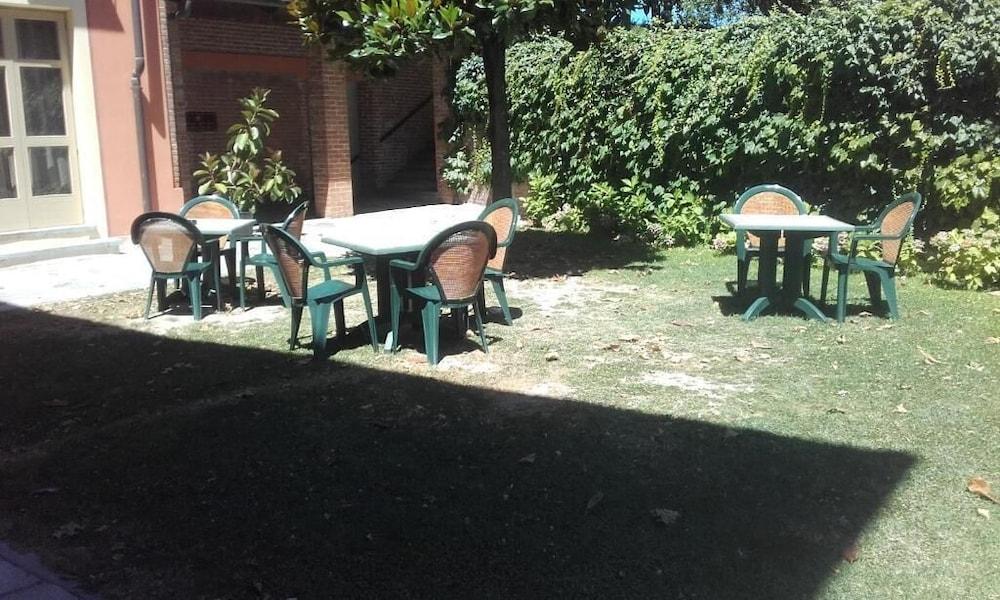 Santa Vittoria dʼAlba Hotel Castello Di Santa Vittoria מראה חיצוני תמונה
