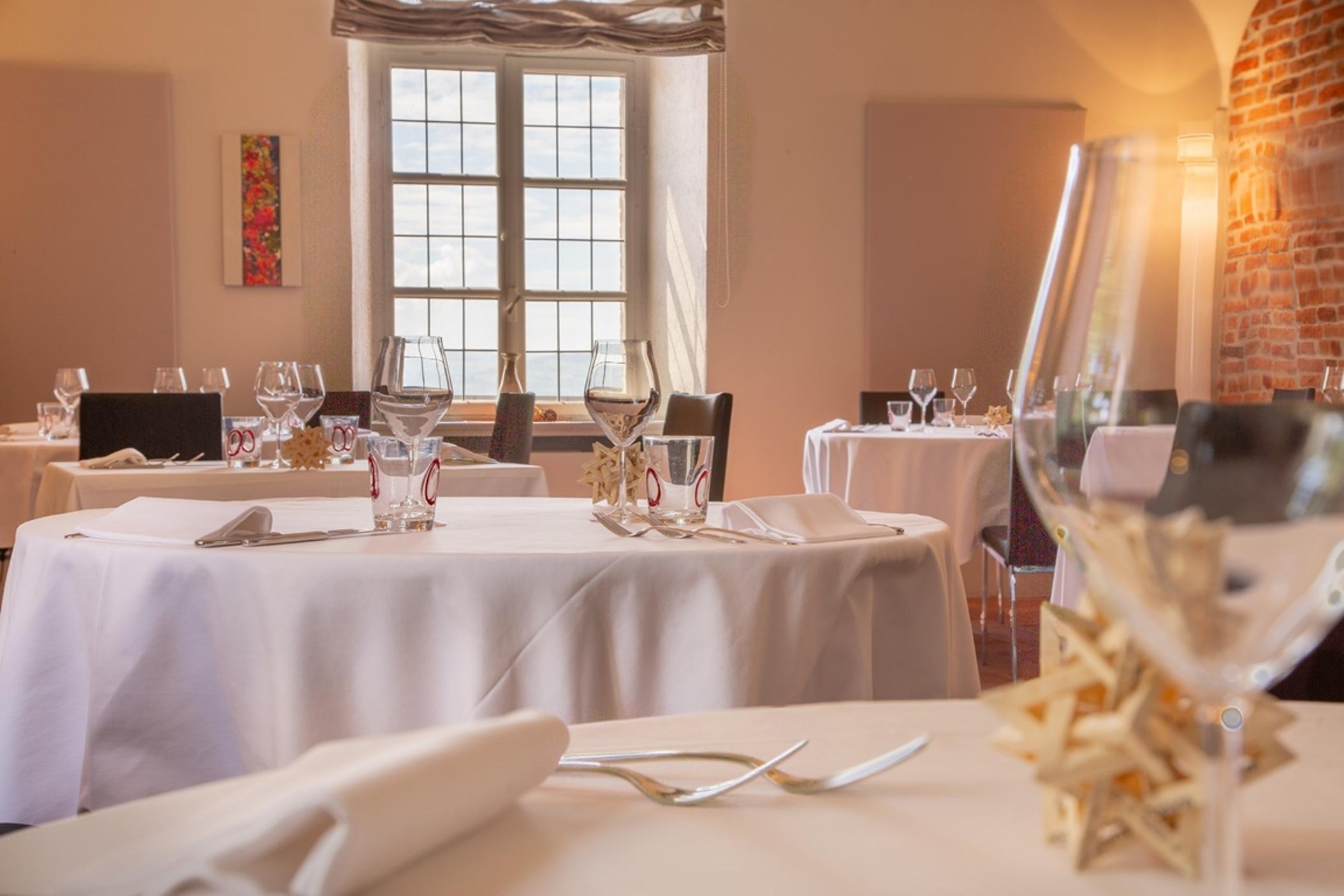Santa Vittoria dʼAlba Hotel Castello Di Santa Vittoria מראה חיצוני תמונה