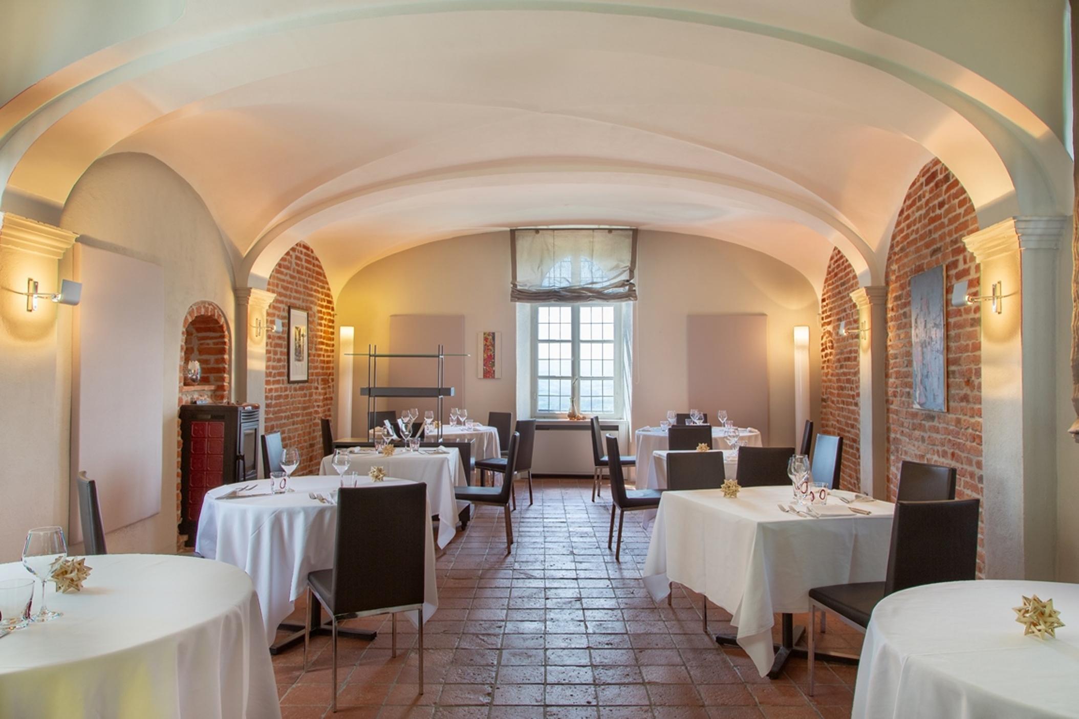 Santa Vittoria dʼAlba Hotel Castello Di Santa Vittoria מראה חיצוני תמונה
