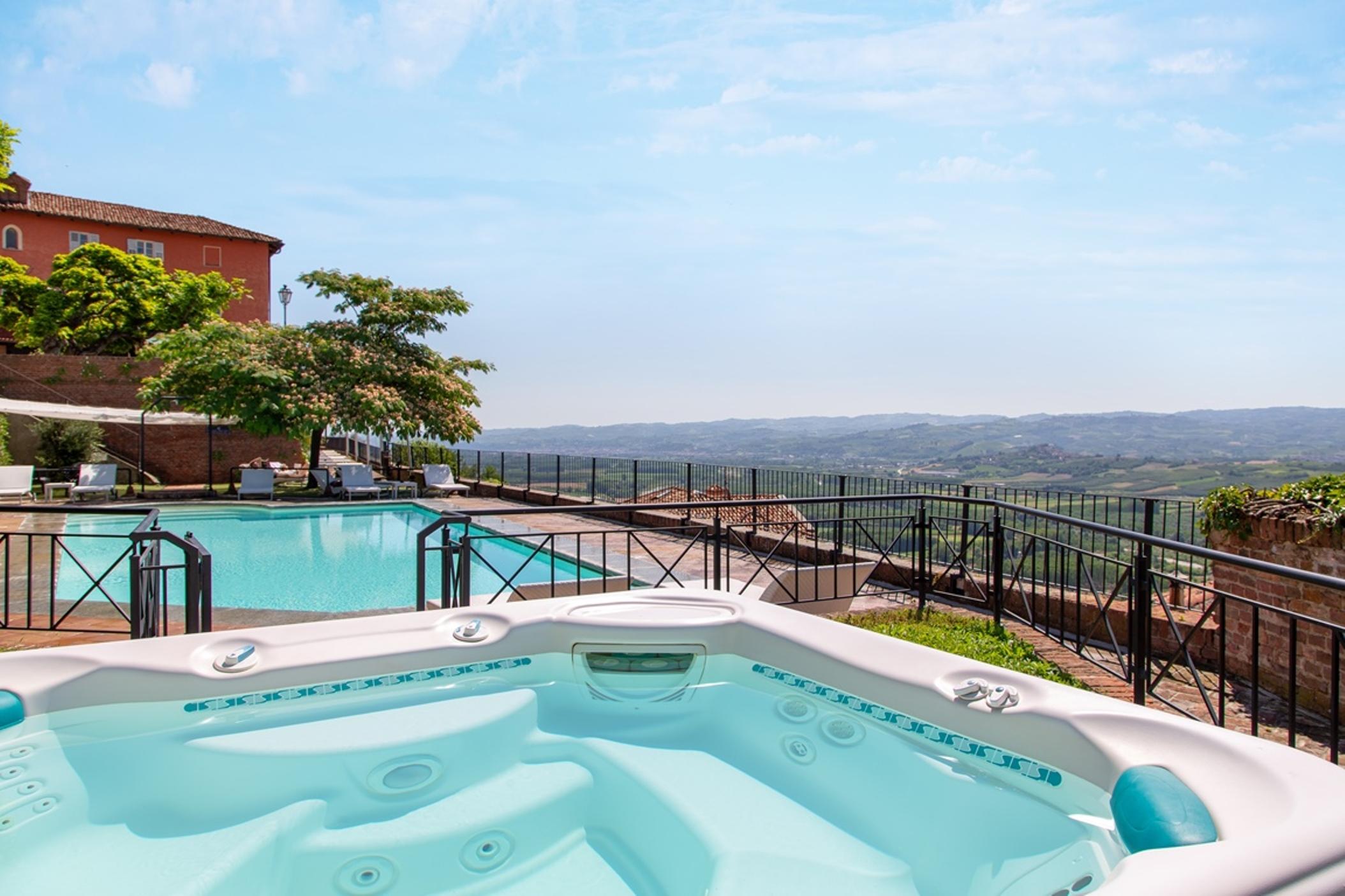Santa Vittoria dʼAlba Hotel Castello Di Santa Vittoria מראה חיצוני תמונה
