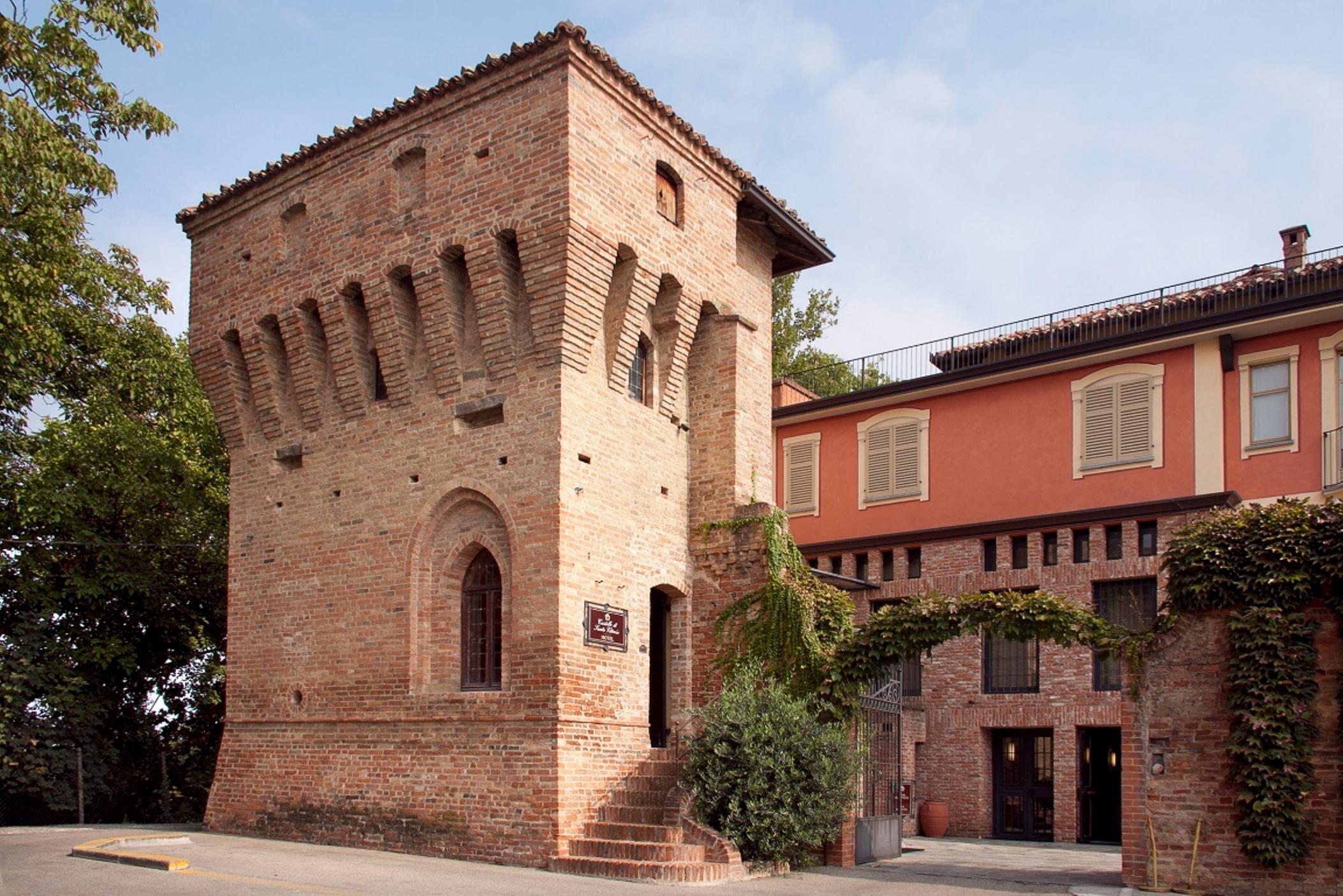 Santa Vittoria dʼAlba Hotel Castello Di Santa Vittoria מראה חיצוני תמונה