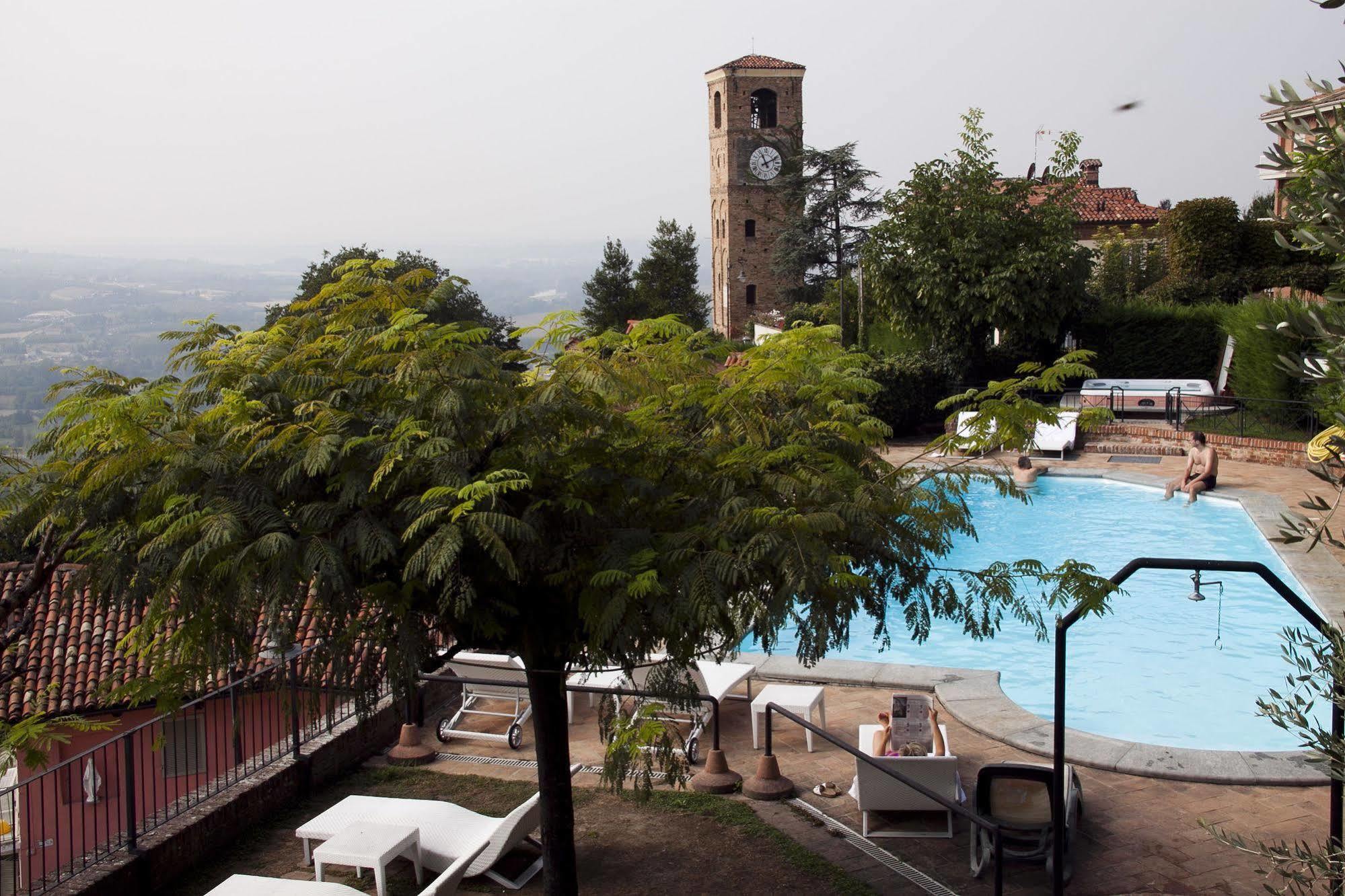 Santa Vittoria dʼAlba Hotel Castello Di Santa Vittoria מראה חיצוני תמונה